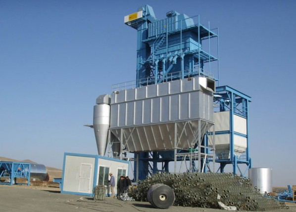 Dust collector of asphalt mixing plant